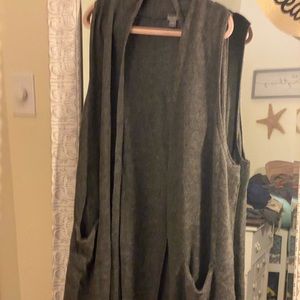 Sleeveless charcoal gray cardigan